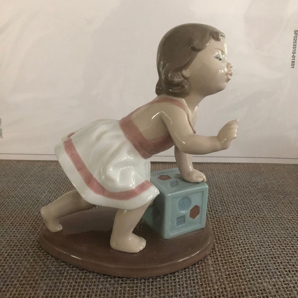 Lladro: My First Step - Picture 7 of 9